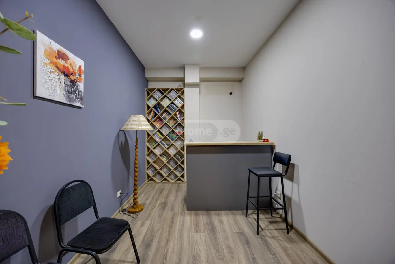 იყიდება საოფისე კომერციული ფართი საბურთალოზე