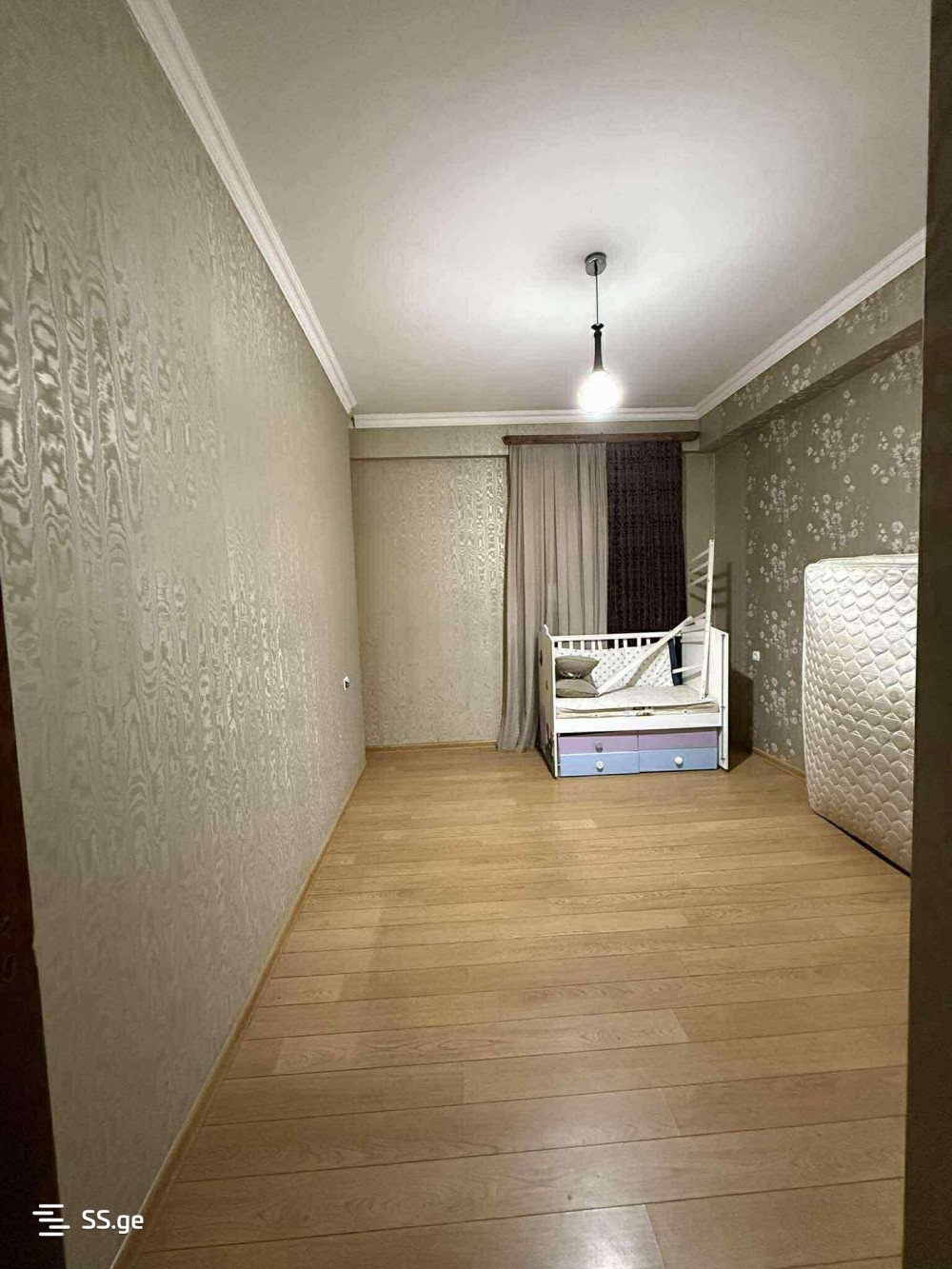 იყიდება 4 ოთახიანი ბინა ისანში