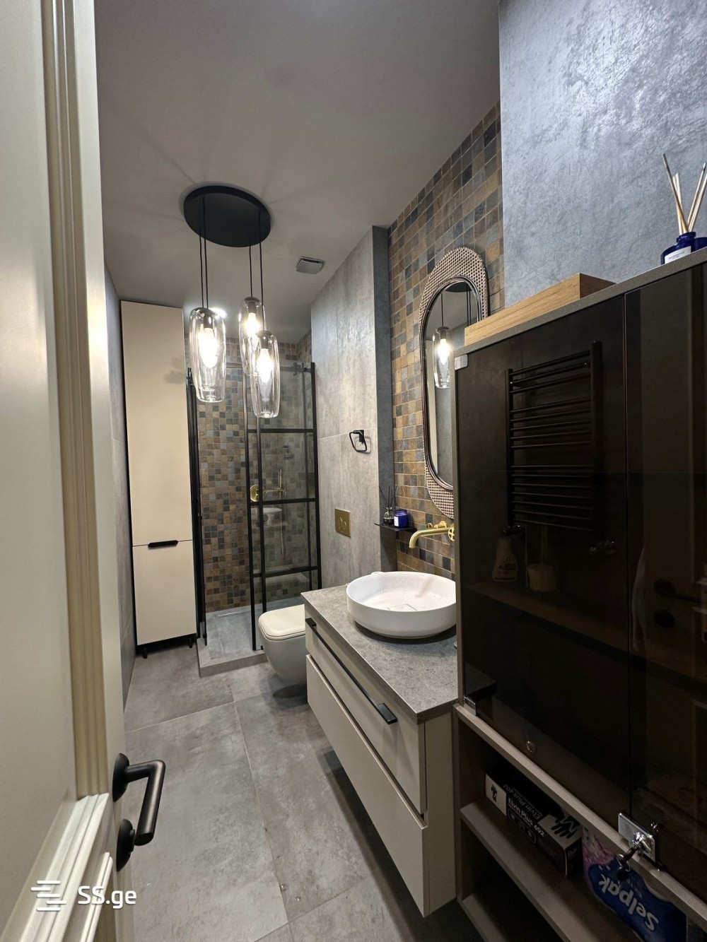 იყიდება 3 ოთახიანი ბინა ვაკეში