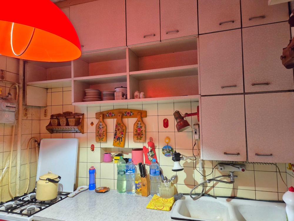 იყიდება 6 ოთახიანი ბინა ჩუღურეთში