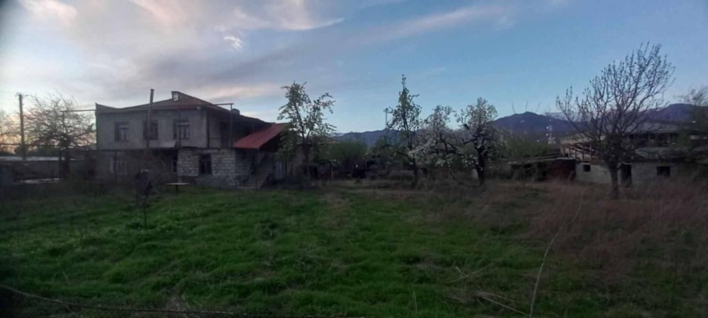 იიყიდება კერძო2 სართულიანი სახლი