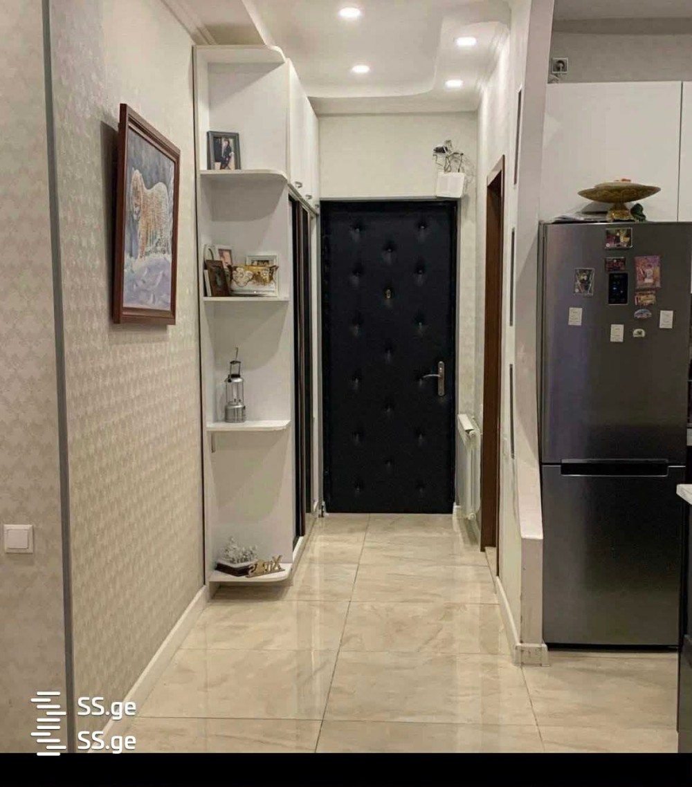 იყიდება 3 ოთახიანი ბინა სანზონაში