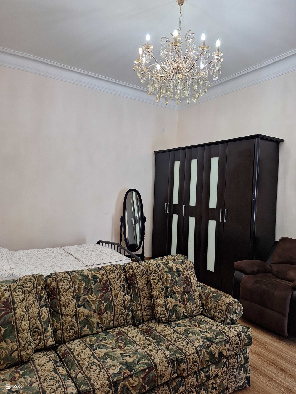 იყიდება 1 ოთახიანი ბინა მთაწმინდაზე