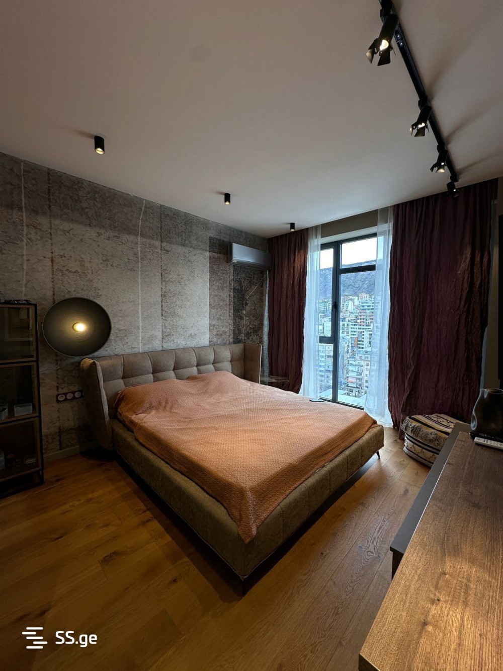 იყიდება 3 ოთახიანი ბინა ვაკეში