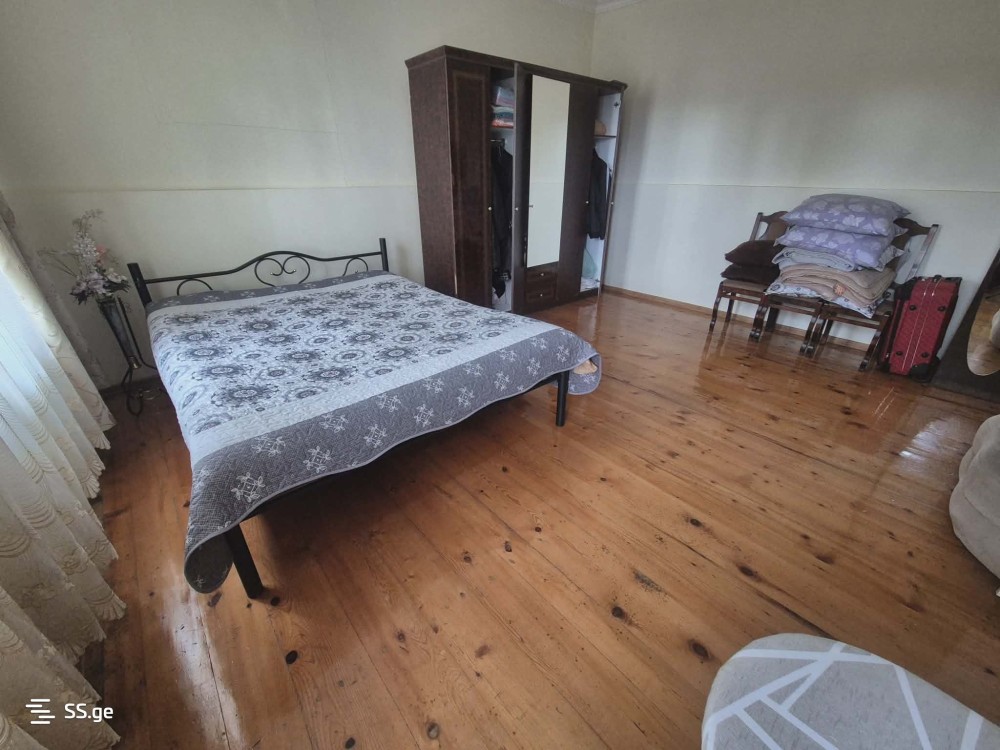 იყიდება 8 ოთახიანი კერძო სახლი ჩაქვში