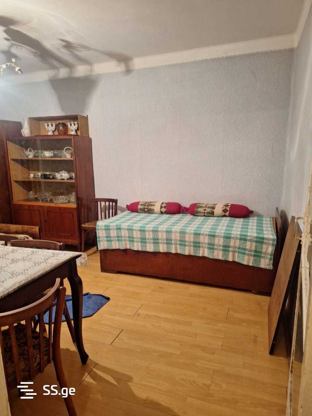 იყიდება 1 ოთახიანი ბინა ფონიჭალაში