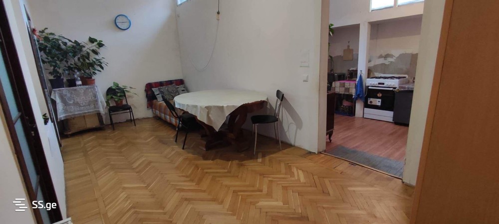 იყიდება 8 ოთახიანი კერძო სახლი ნაძალადევში