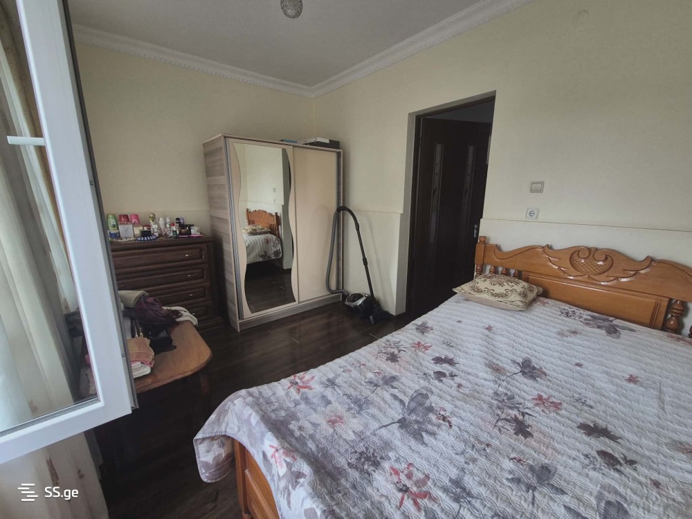 იყიდება 8 ოთახიანი კერძო სახლი ჩაქვში