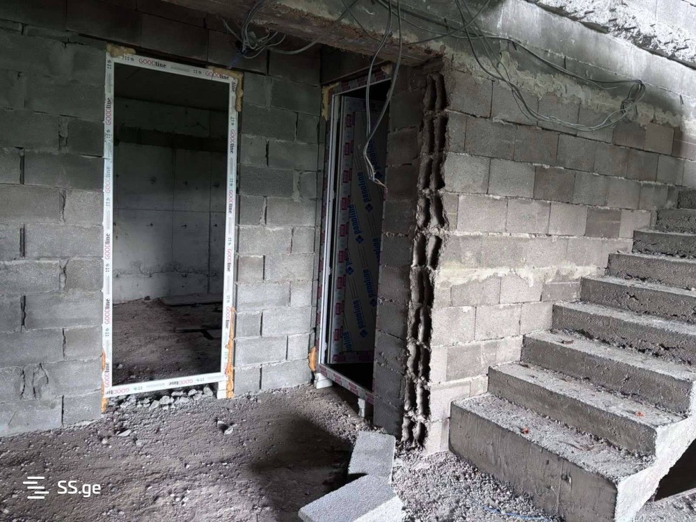 იყიდება 12 ოთახიანი კერძო სახლი ბულაჩაურში