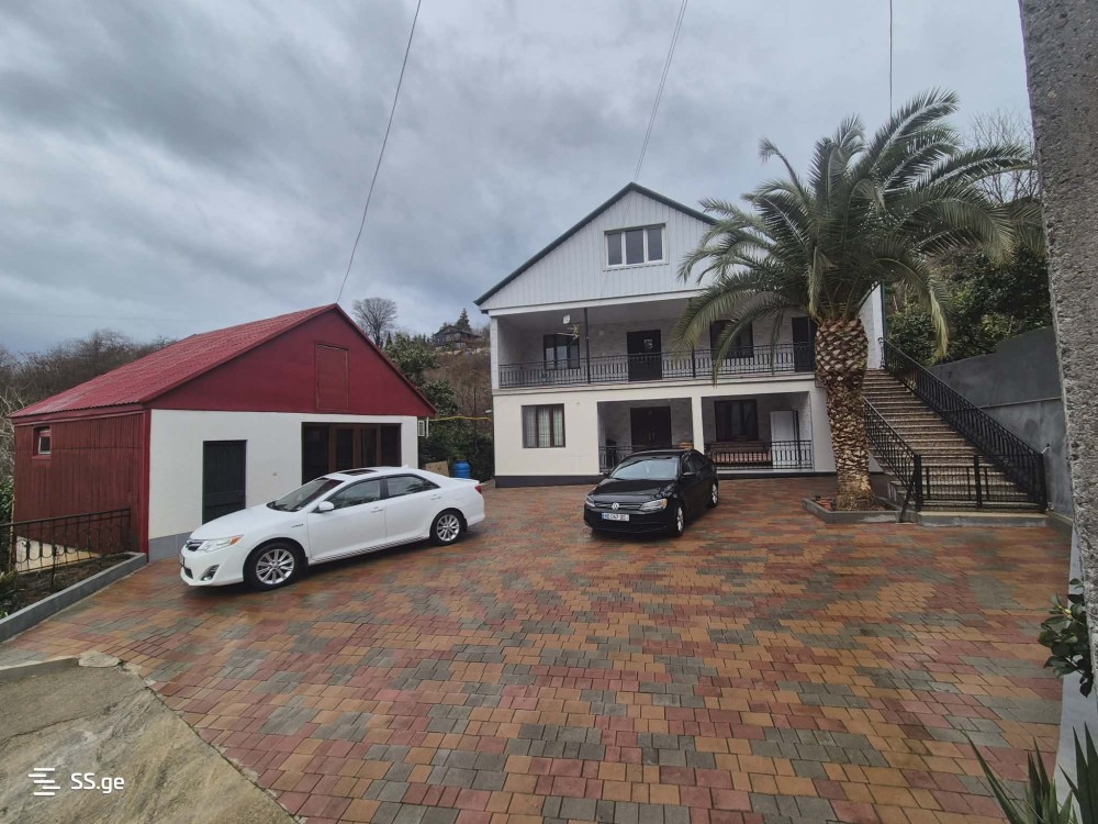 იყიდება 8 ოთახიანი კერძო სახლი ჩაქვში