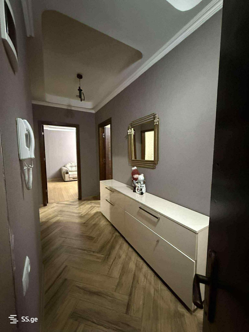 იყიდება 4 ოთახიანი ბინა ისანში