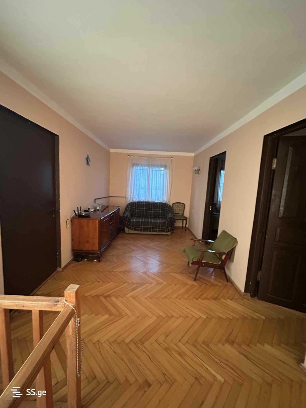 იყიდება 8 ოთახიანი აგარაკი ბულაჩაურში