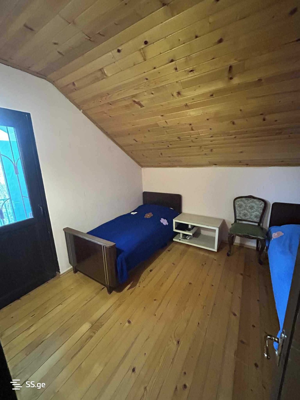 იყიდება 8 ოთახიანი აგარაკი ბულაჩაურში