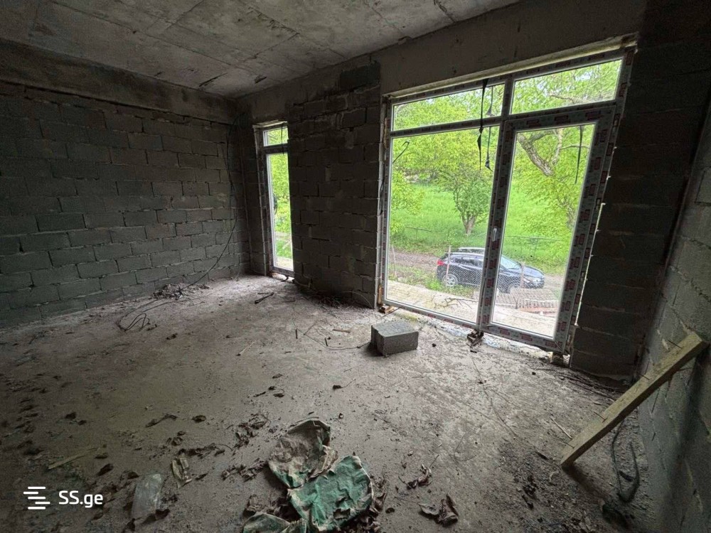 იყიდება 12 ოთახიანი კერძო სახლი ბულაჩაურში