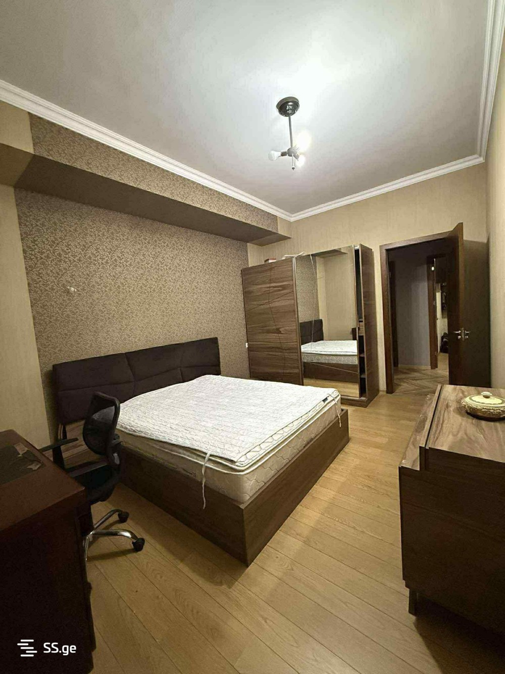 იყიდება 4 ოთახიანი ბინა ისანში