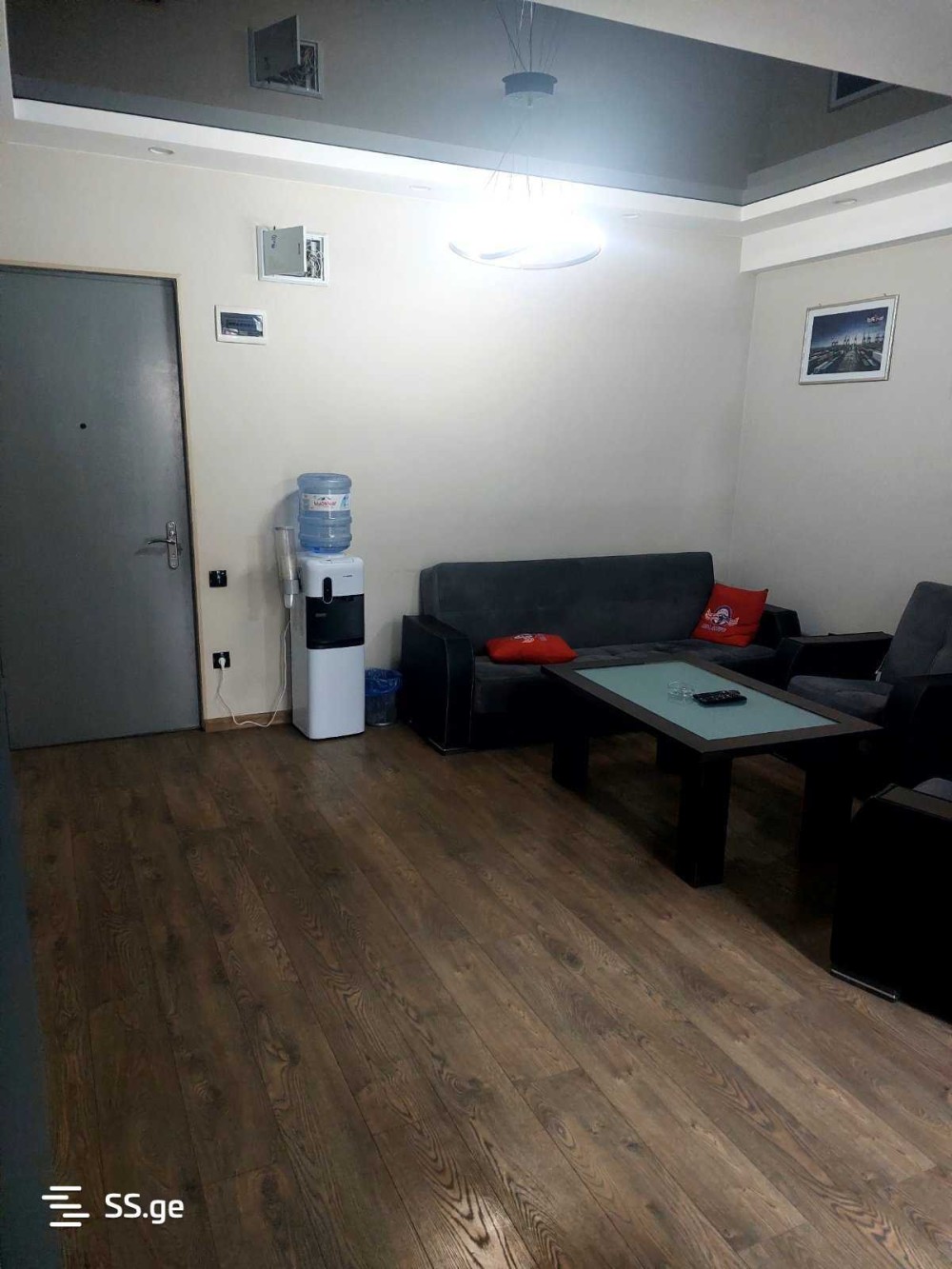 იყიდება საოფისე კომერციული ფართი სან. ზონაში