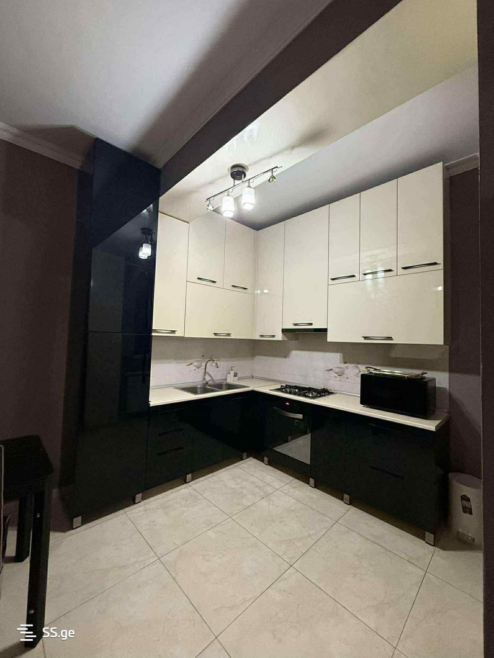 იყიდება 4 ოთახიანი ბინა ისანში