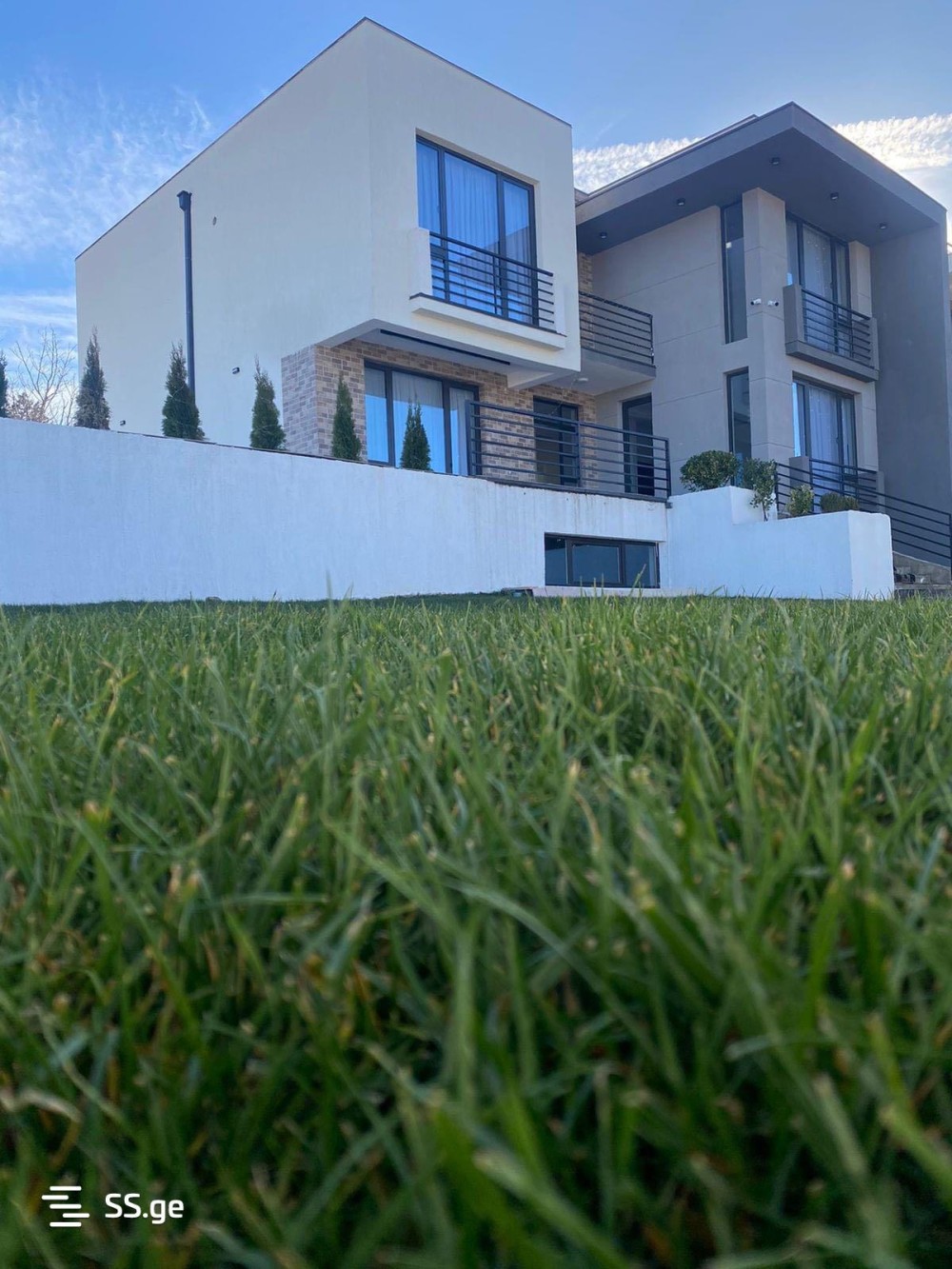 იყიდება 9 ოთახიანი კერძო სახლი ივერთუბანში