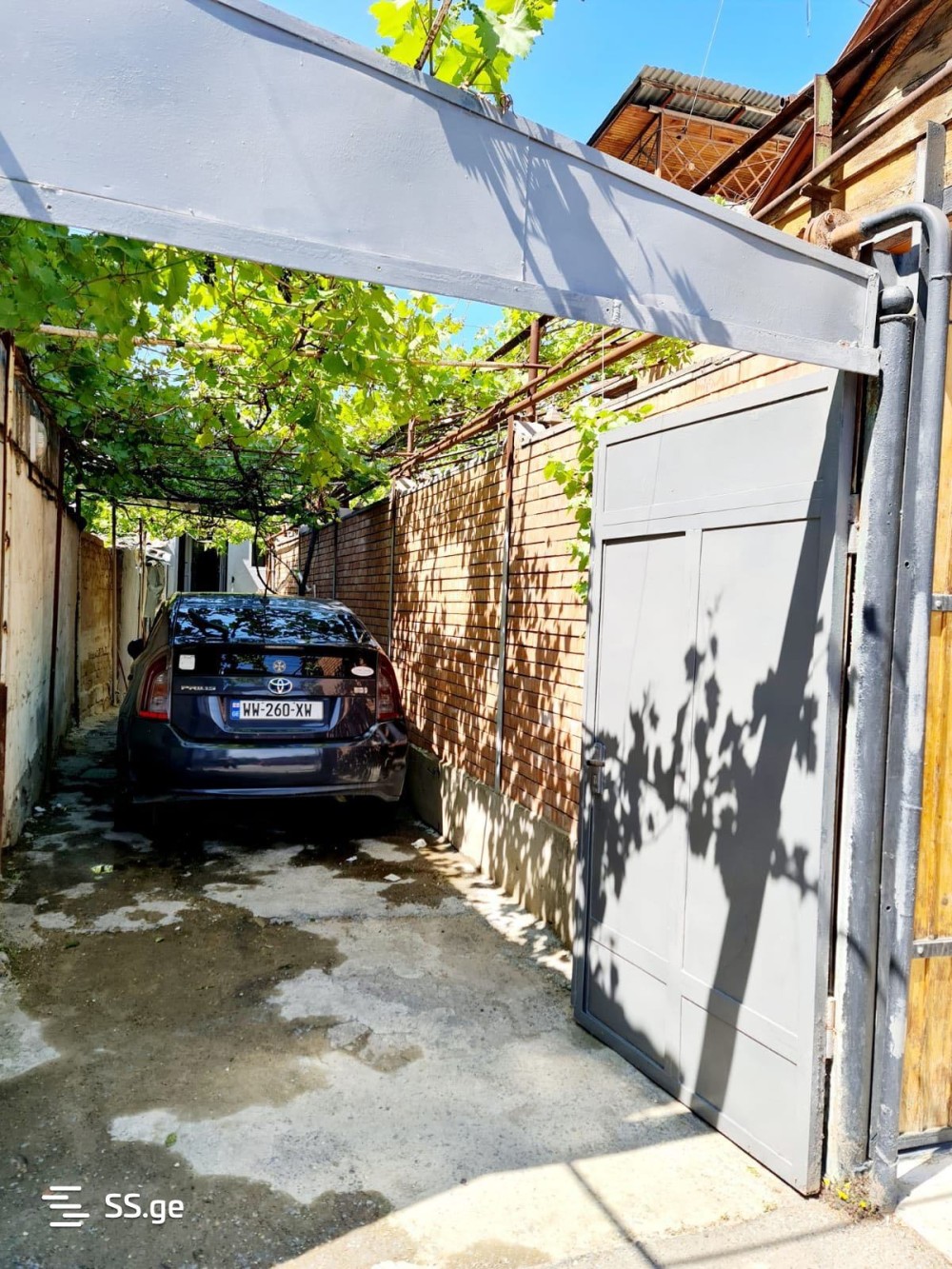 იყიდება 8 ოთახიანი კერძო სახლი ნაძალადევში