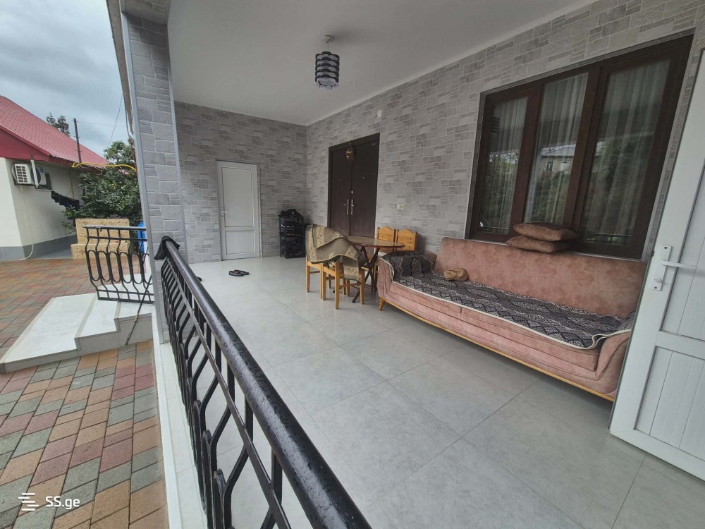 იყიდება 8 ოთახიანი კერძო სახლი ჩაქვში