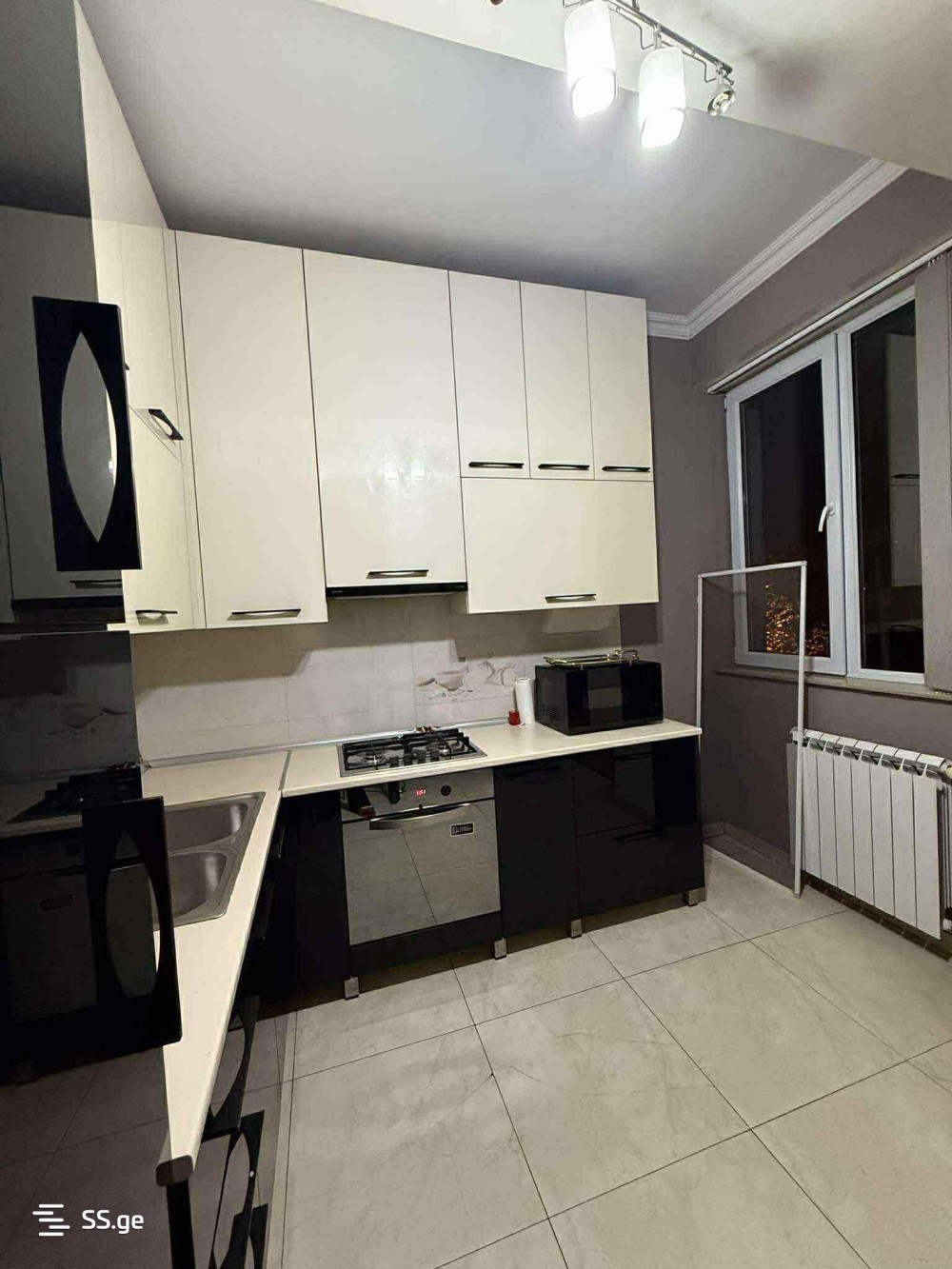 იყიდება 4 ოთახიანი ბინა ისანში