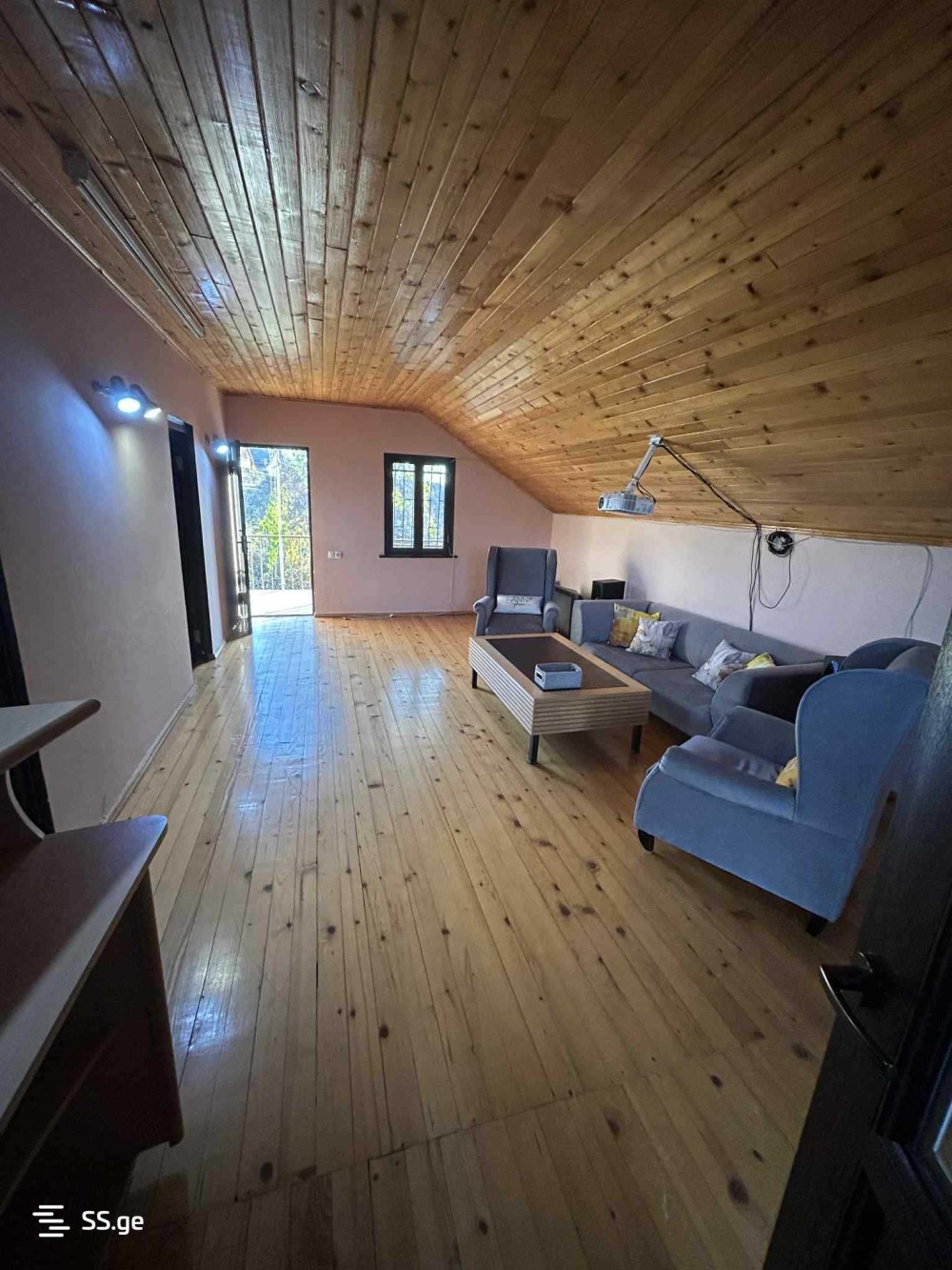 იყიდება 8 ოთახიანი აგარაკი ბულაჩაურში