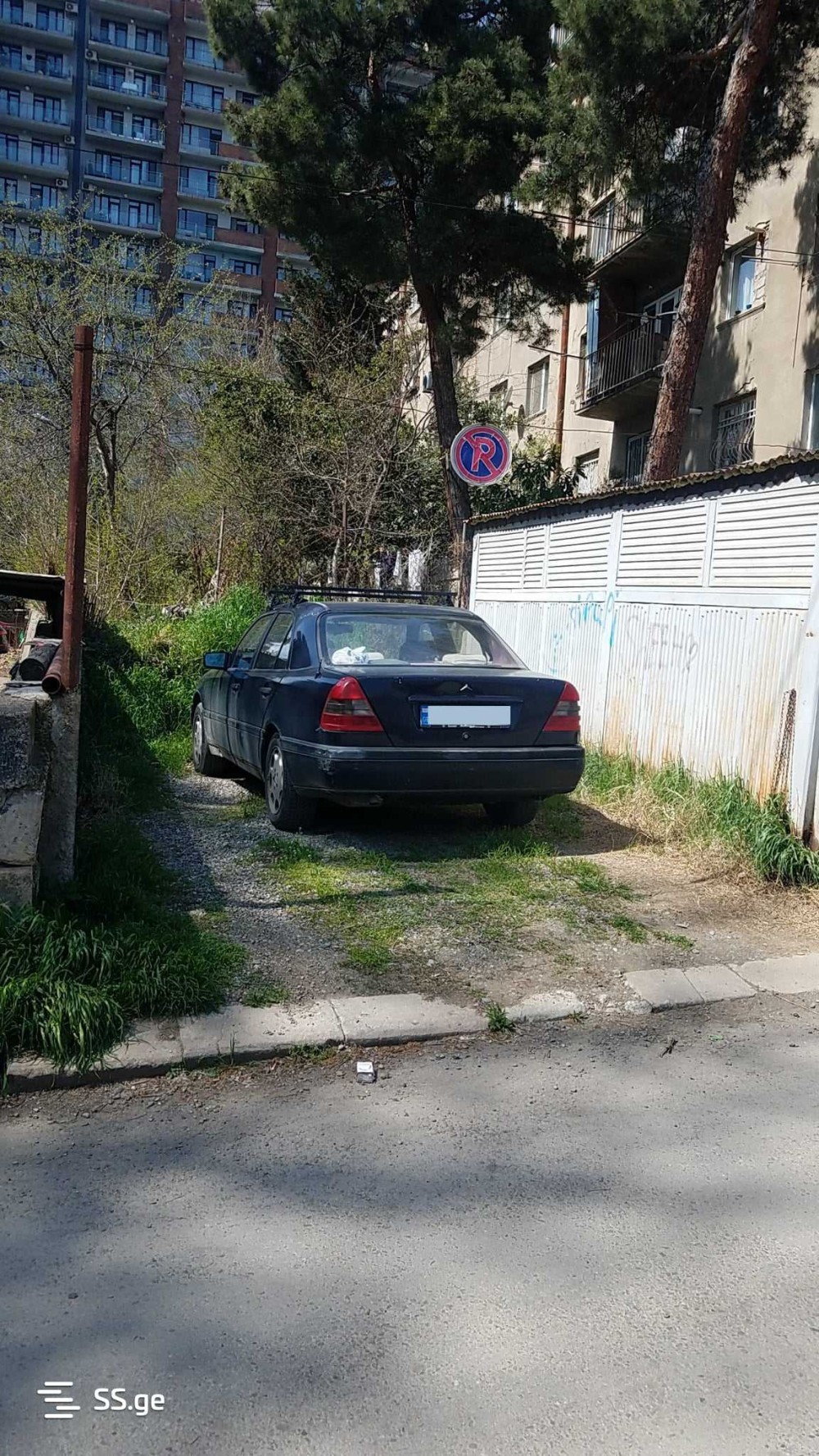 იყიდება 3-ოთახიანი ბინა ვაჟა-ფშაველას მეორე კვარტალში.