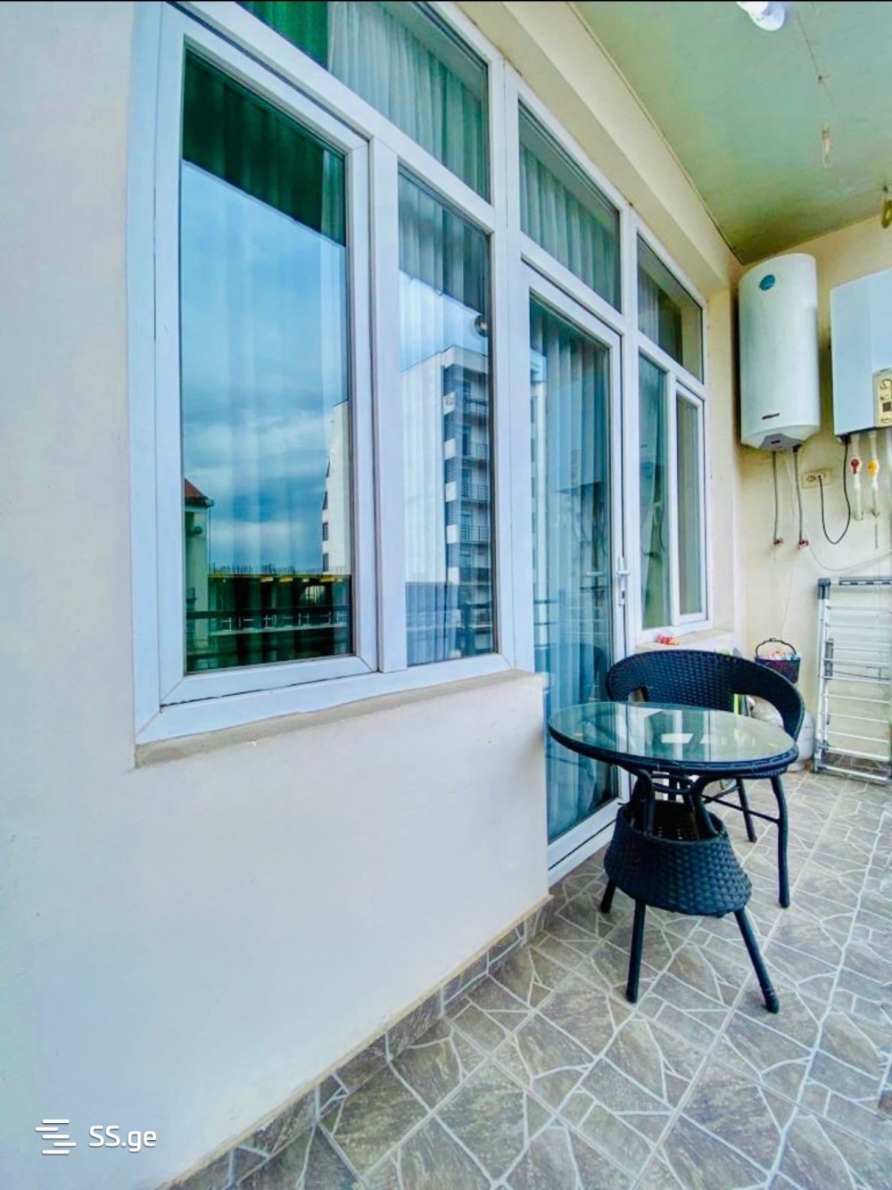 ქირავდება 4 ოთახიანი ბინა ბათუმში