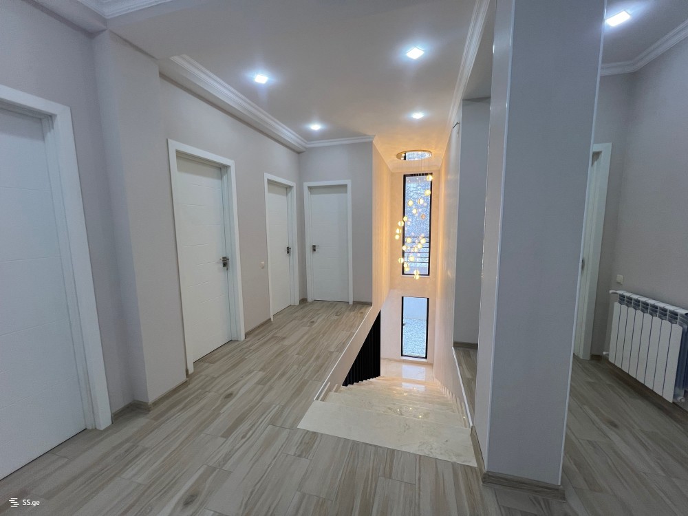 იყიდება 9 ოთახიანი კერძო სახლი ივერთუბანში