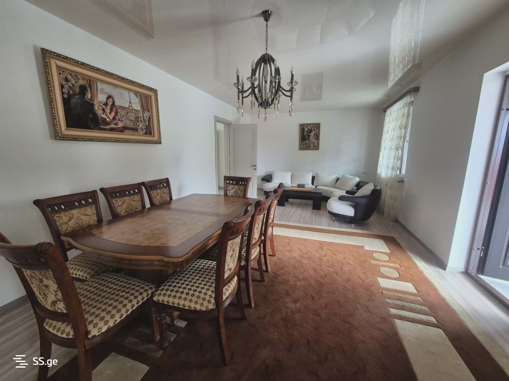 იყიდება 8 ოთახიანი კერძო სახლი ჩაქვში