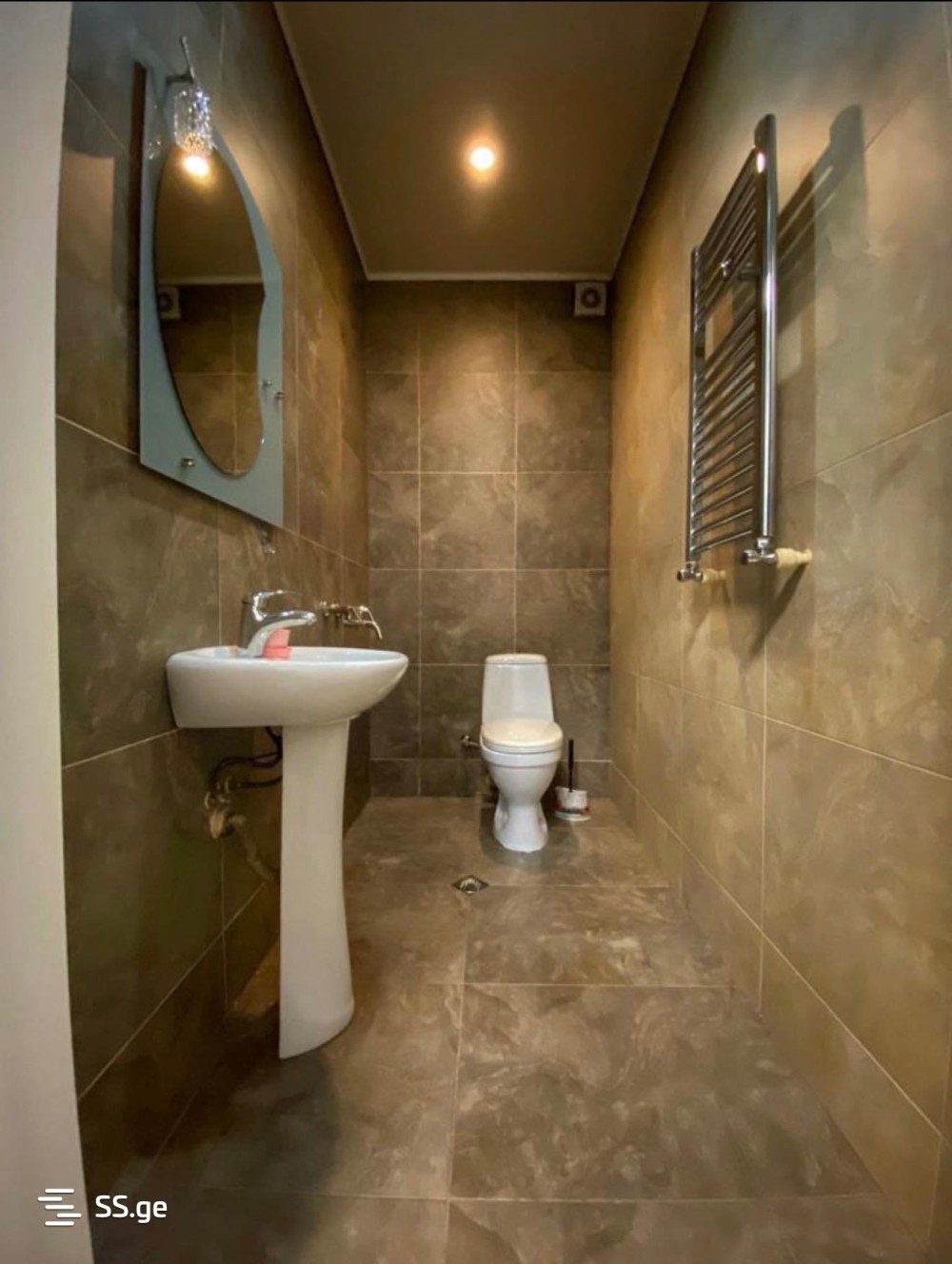 ქირავდება 4 ოთახიანი ბინა ბათუმში