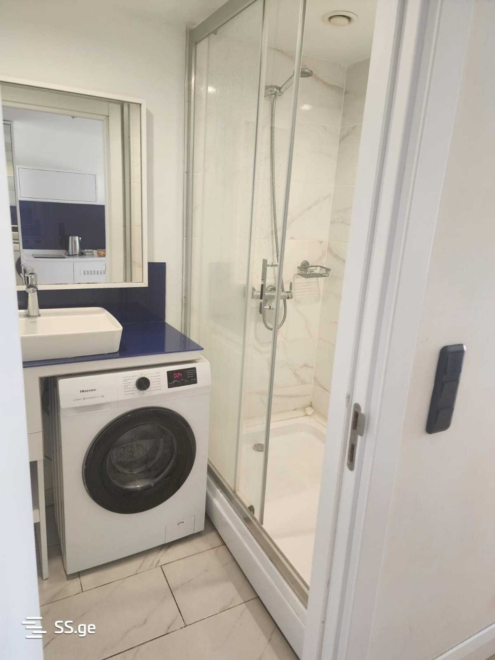 იყიდება 2 ოთახიანი ბინა ბათუმში