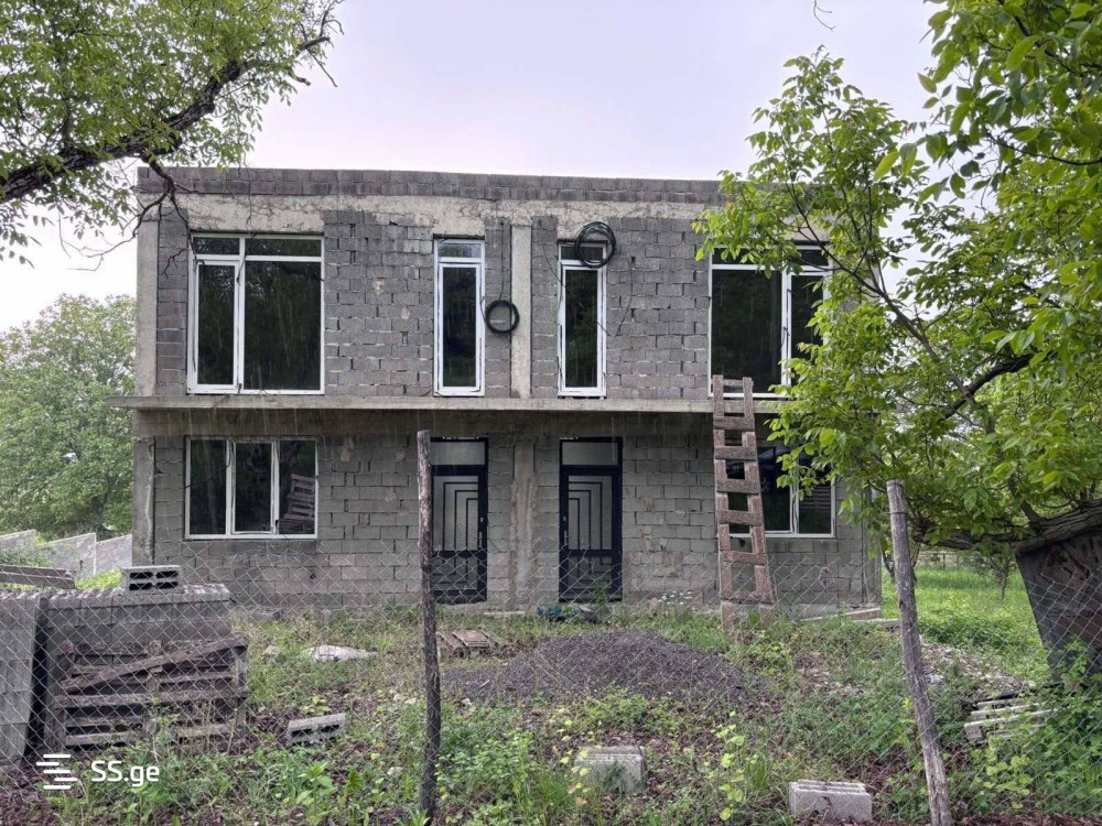 იყიდება 12 ოთახიანი კერძო სახლი ბულაჩაურში