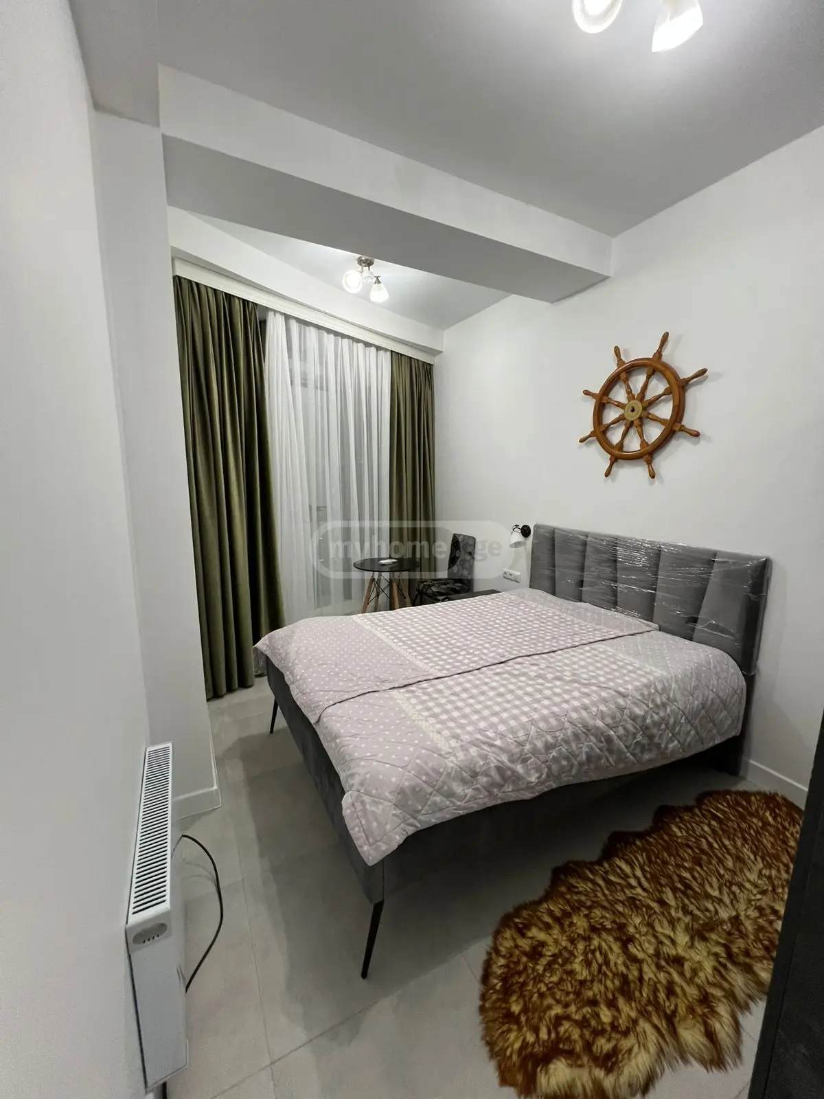 იყიდება 4 ოთახიანი ბინა ბათუმში