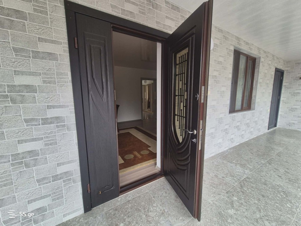 იყიდება 8 ოთახიანი კერძო სახლი ჩაქვში