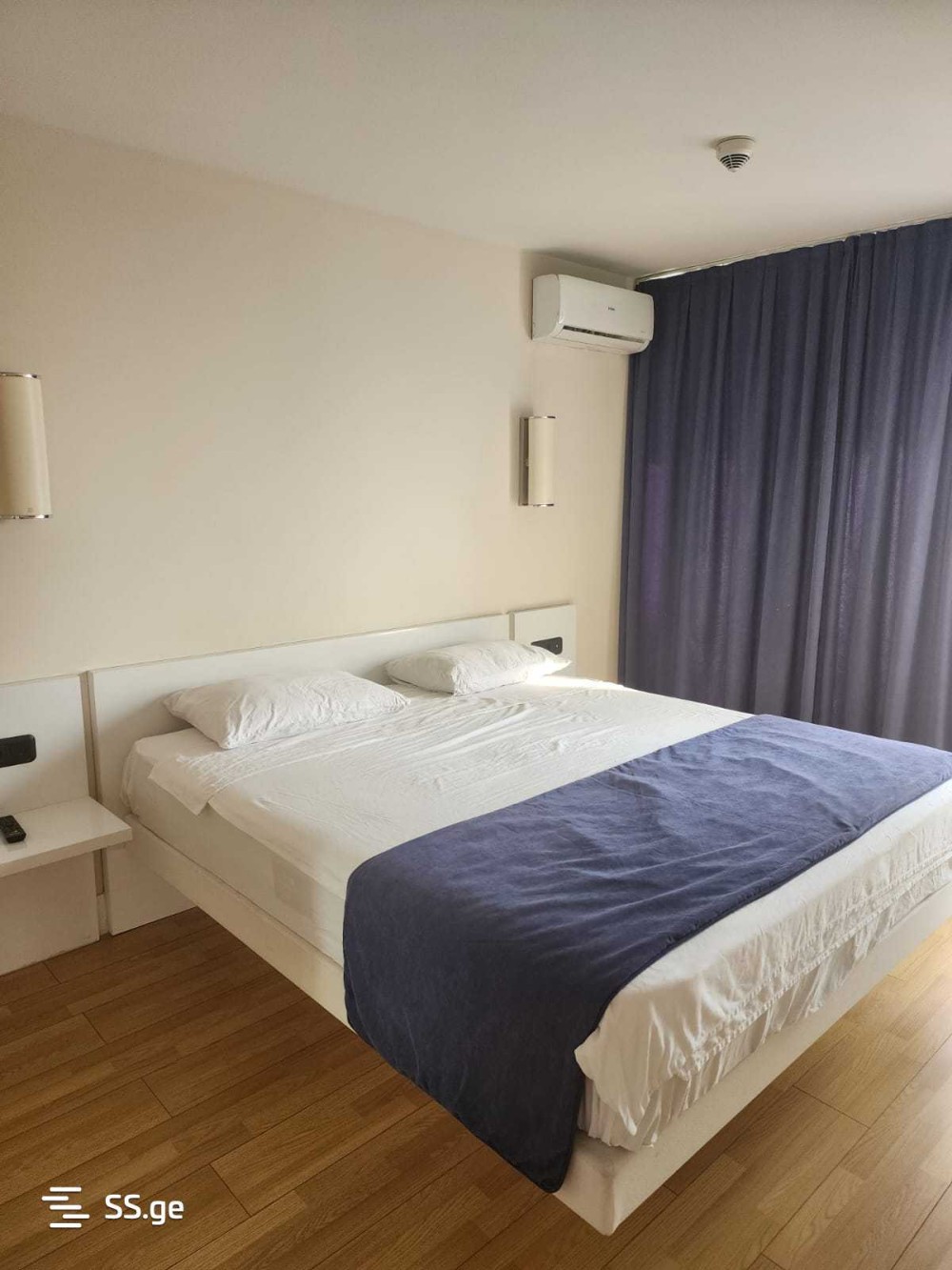 იყიდება 2 ოთახიანი ბინა ბათუმში