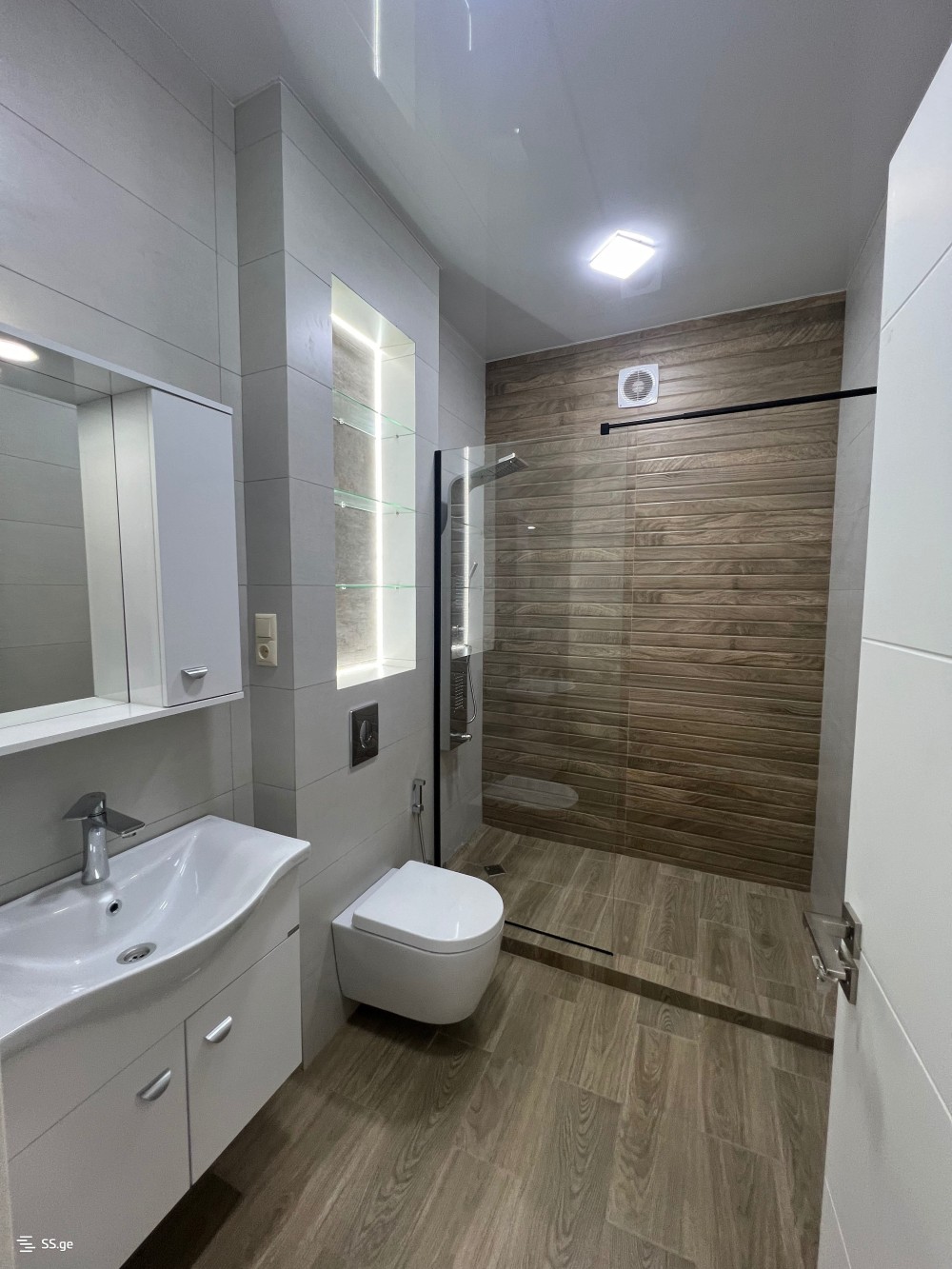 იყიდება 9 ოთახიანი კერძო სახლი ივერთუბანში