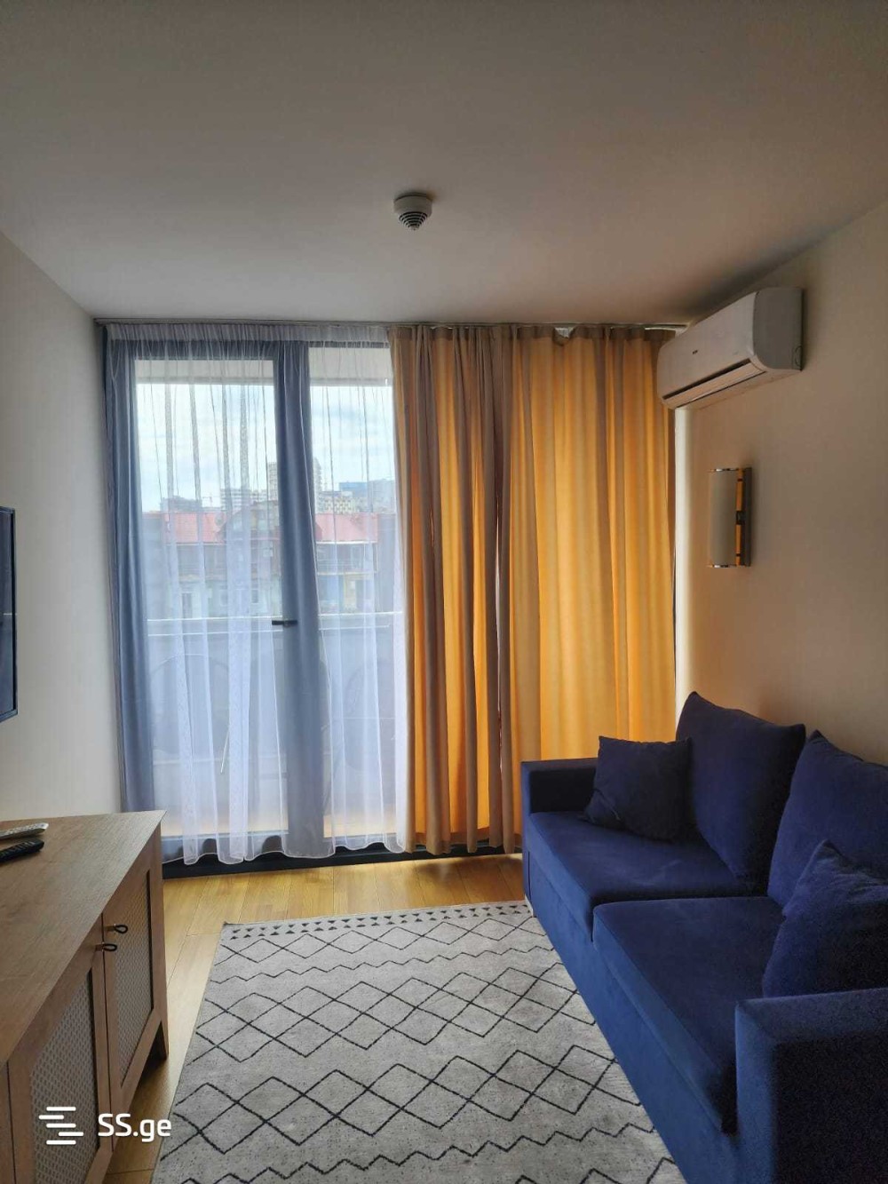 იყიდება 2 ოთახიანი ბინა ბათუმში