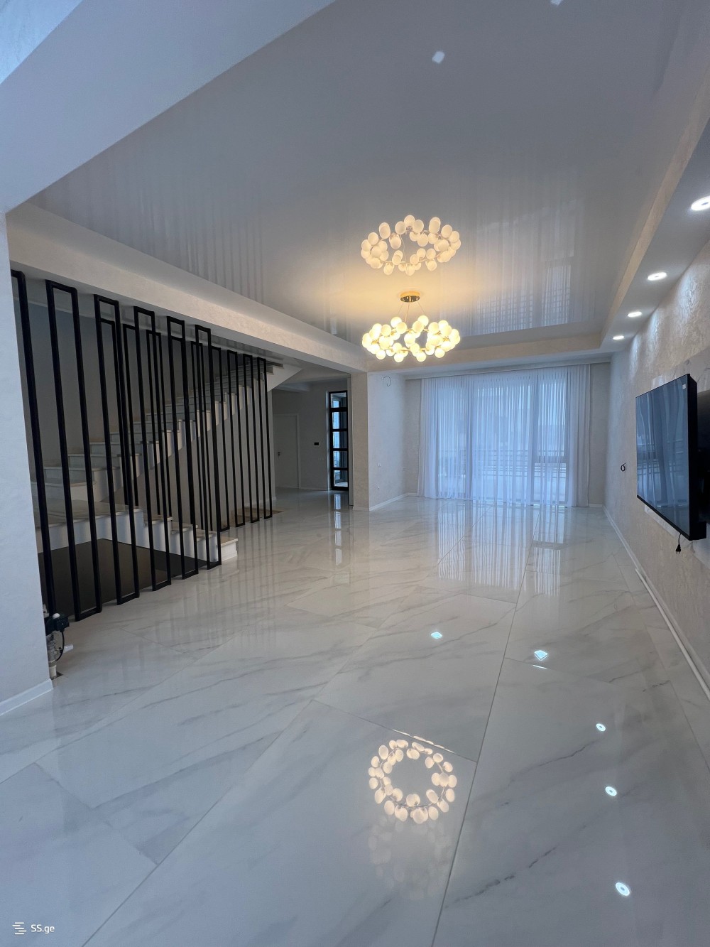 იყიდება 9 ოთახიანი კერძო სახლი ივერთუბანში