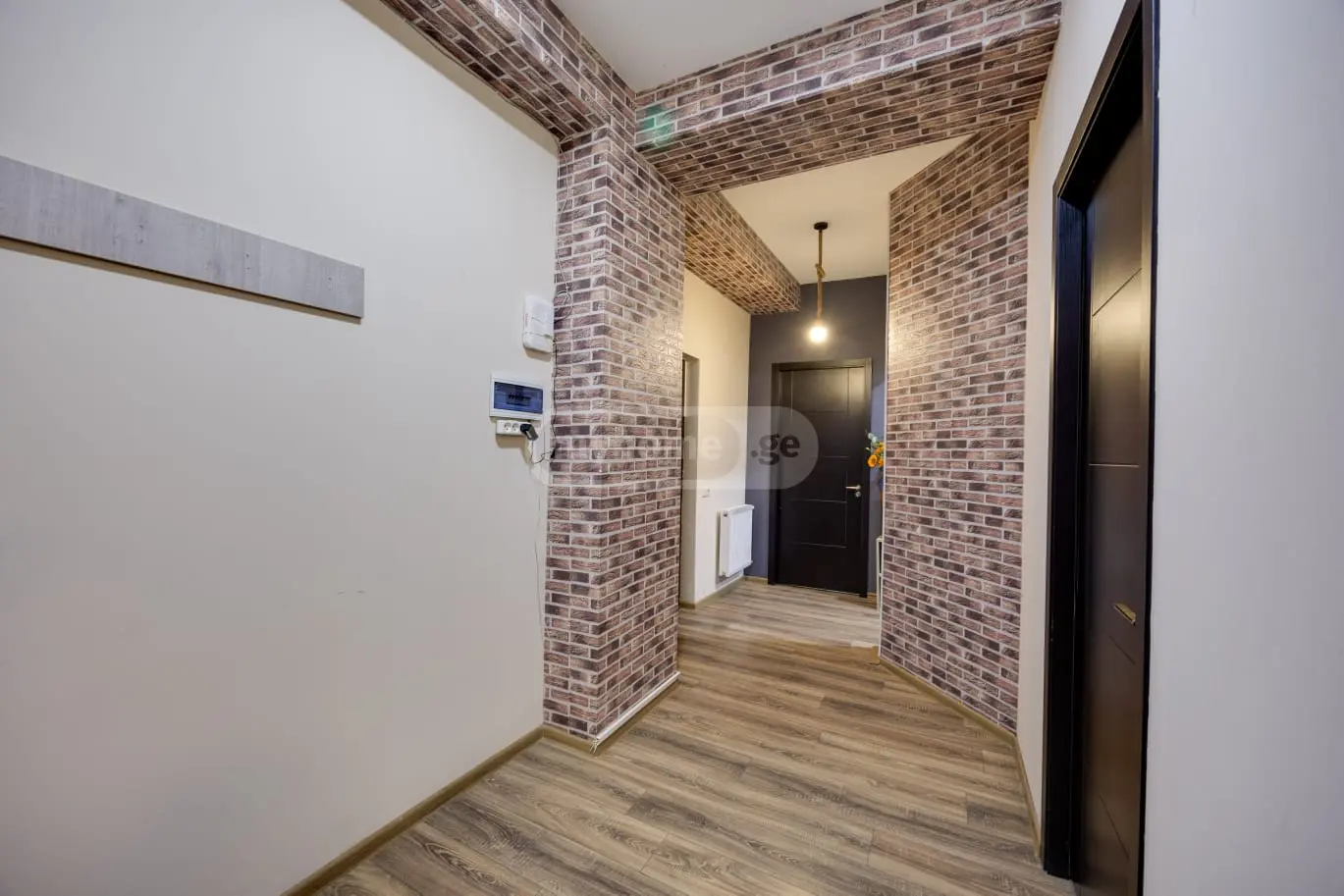 იყიდება საოფისე კომერციული ფართი საბურთალოზე