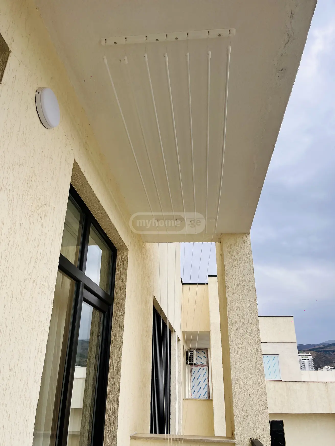 ქირავდება 2 ოთახიანი ბინა საბურთალოზე