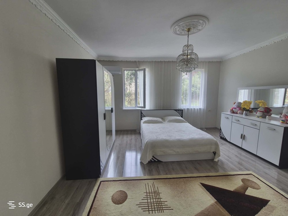 იყიდება 8 ოთახიანი კერძო სახლი ჩაქვში