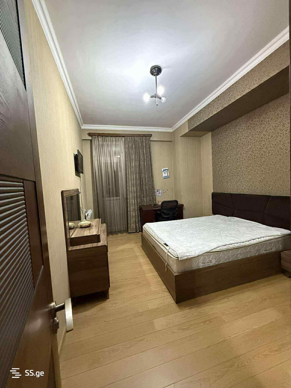 იყიდება 4 ოთახიანი ბინა ისანში