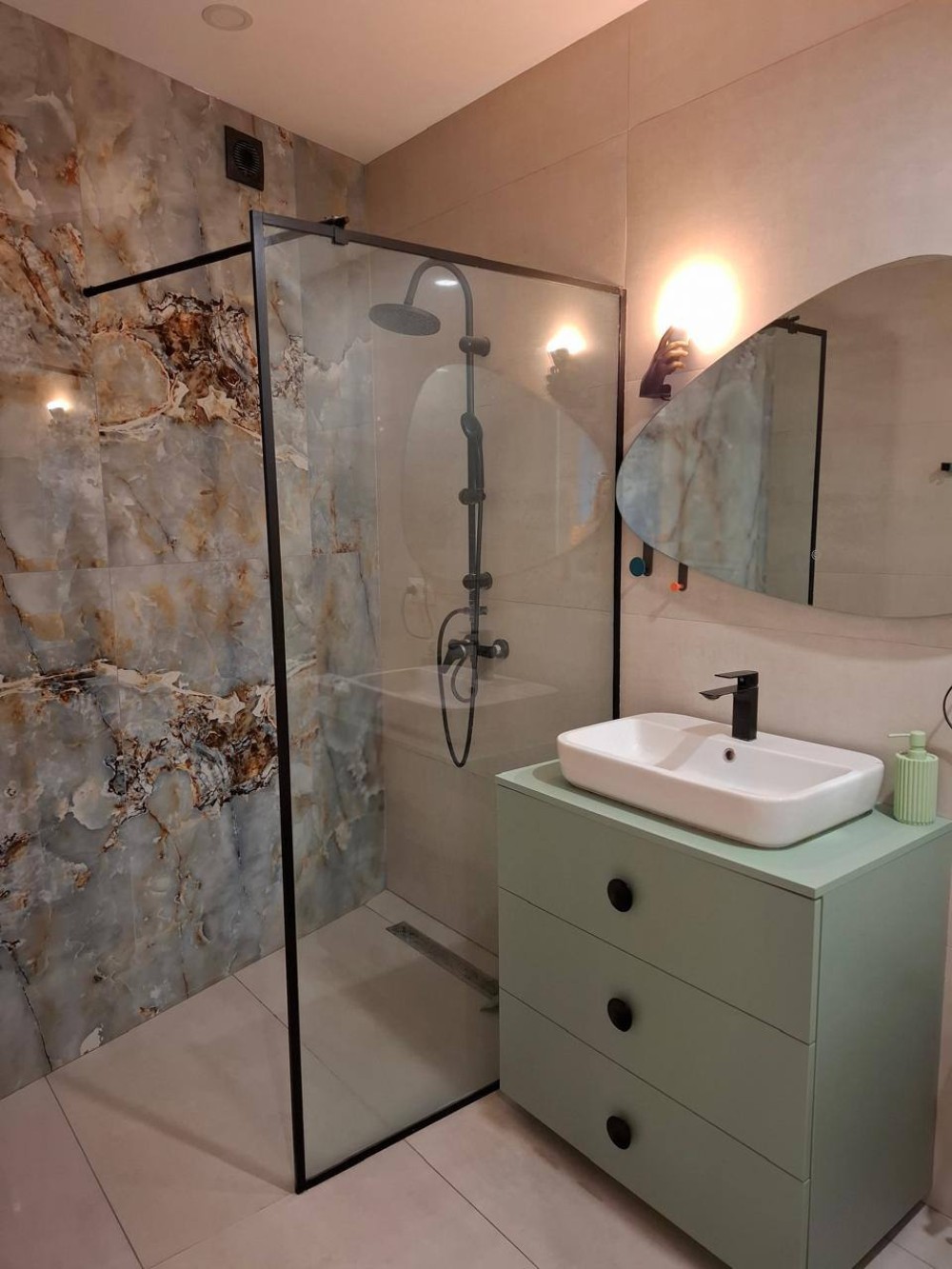 სასწრაფოდ იყიდება ბინა ვაკეში!