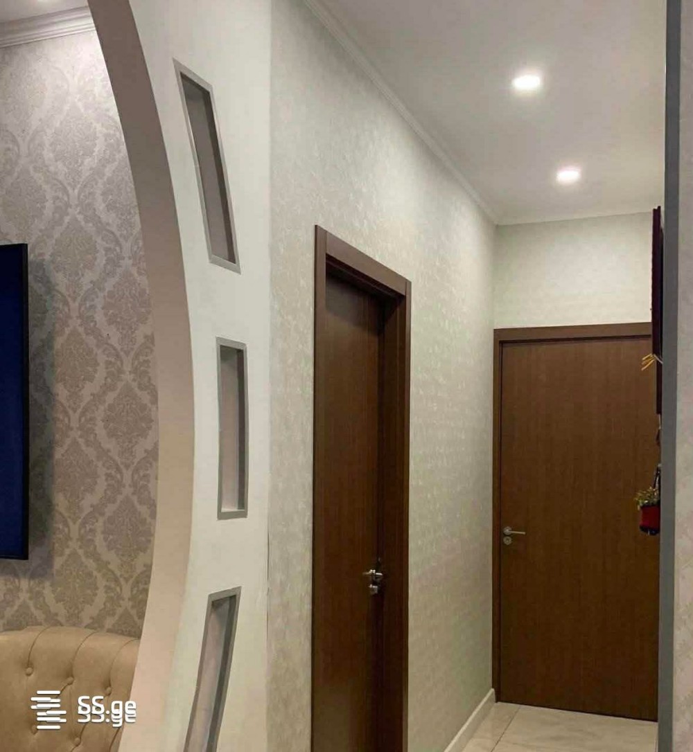 იყიდება 3 ოთახიანი ბინა სანზონაში