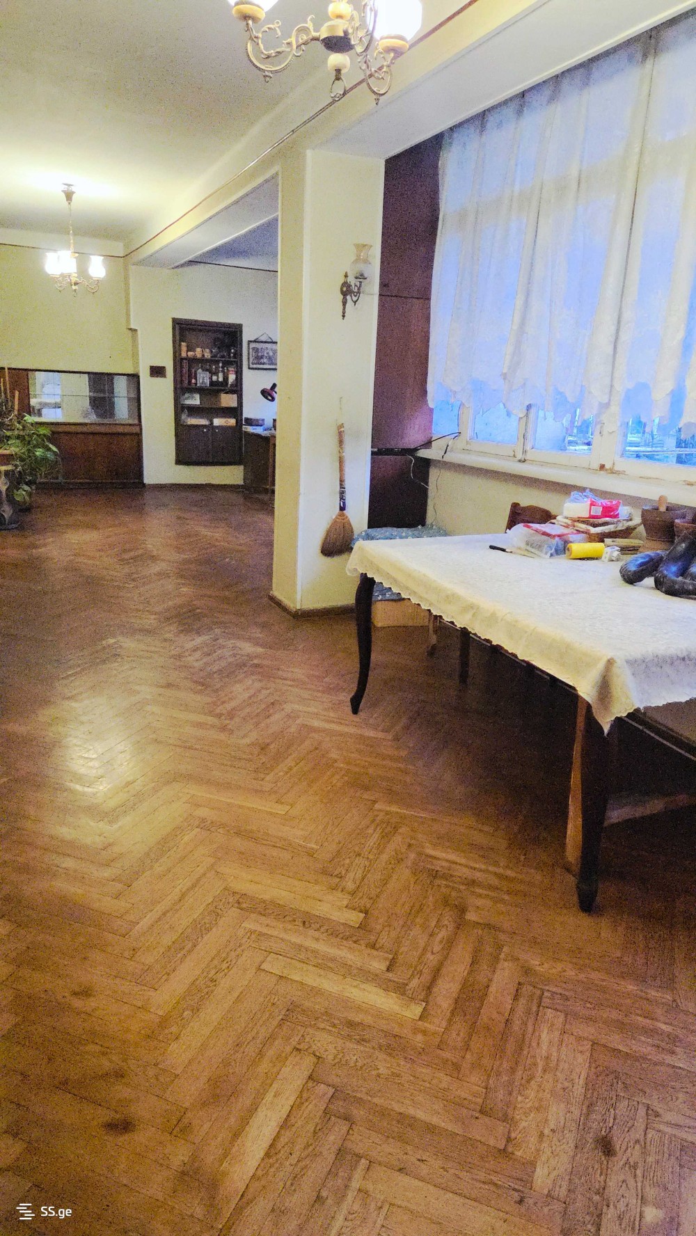 იყიდება 6 ოთახიანი ბინა ჩუღურეთში