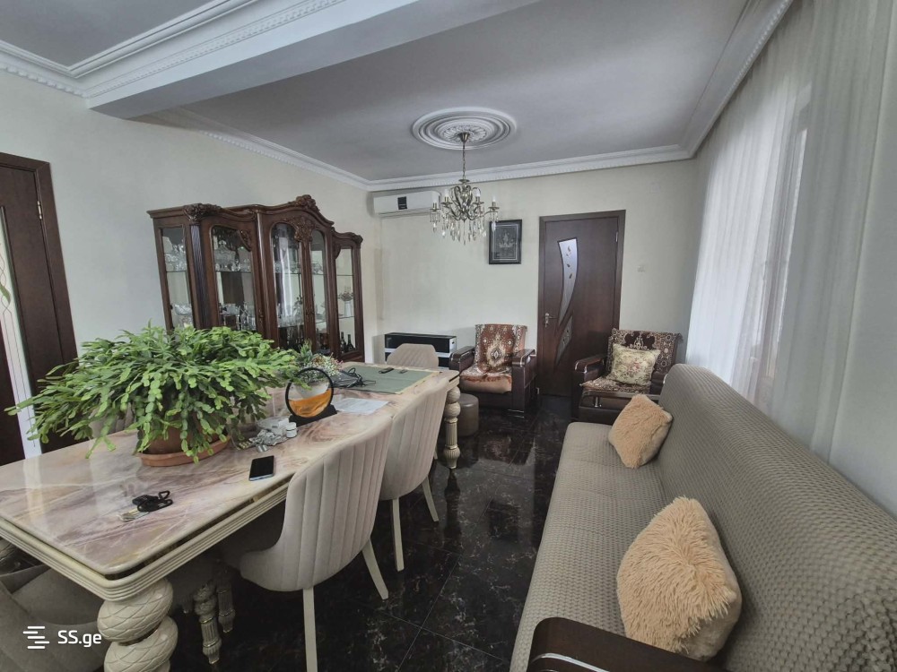 იყიდება 8 ოთახიანი კერძო სახლი ჩაქვში