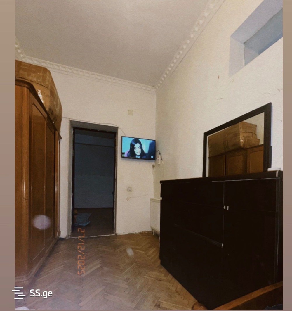 იყიდება 8 ოთახიანი კერძო სახლი ნაძალადევში