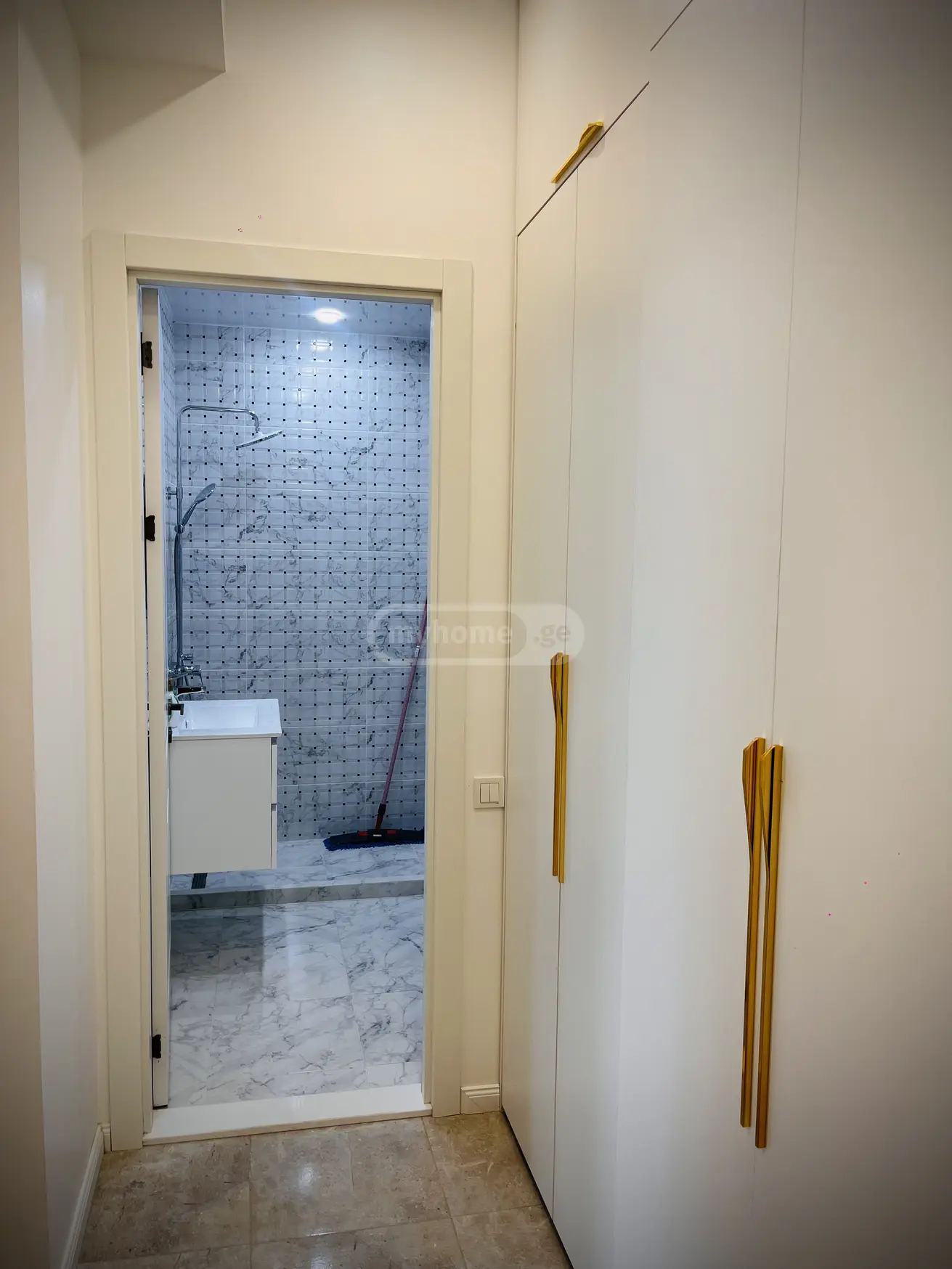 ქირავდება 2 ოთახიანი ბინა საბურთალოზე