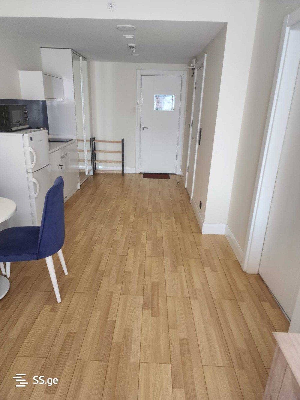 იყიდება 2 ოთახიანი ბინა ბათუმში